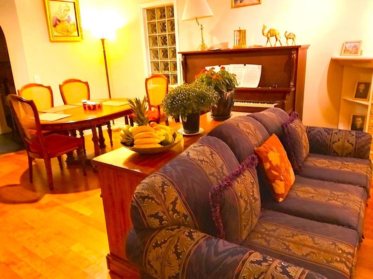 Lovely Comfy Home Private Bath In Central YYC 외부 사진