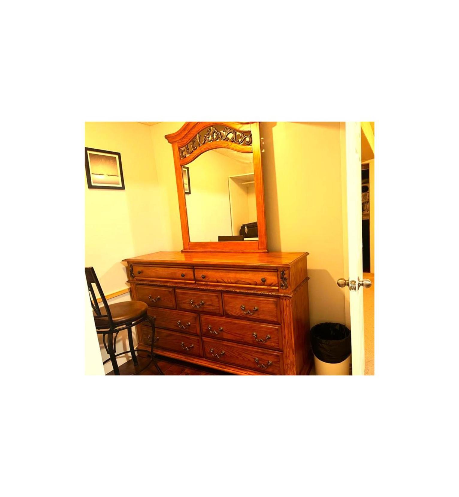 Lovely Comfy Home Private Bath In Central YYC 외부 사진