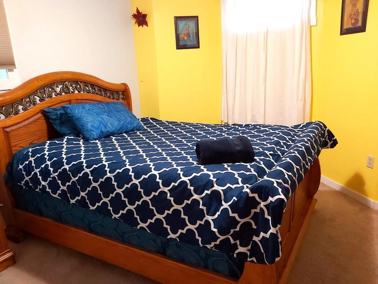Lovely Comfy Home Private Bath In Central YYC 외부 사진